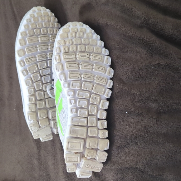 Ladies Reebok tennis shoes - Picture 5 of 7